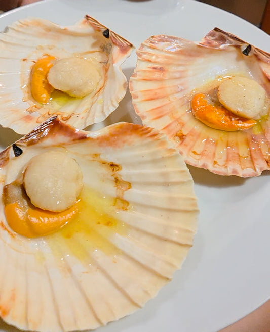 Capesante al Calvados: l’incontro elegante tra Francia e Italia